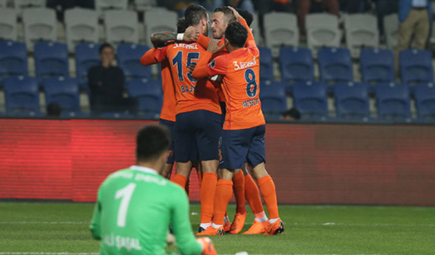 Medipol Başakşehir 90+2'de yıkıldı
