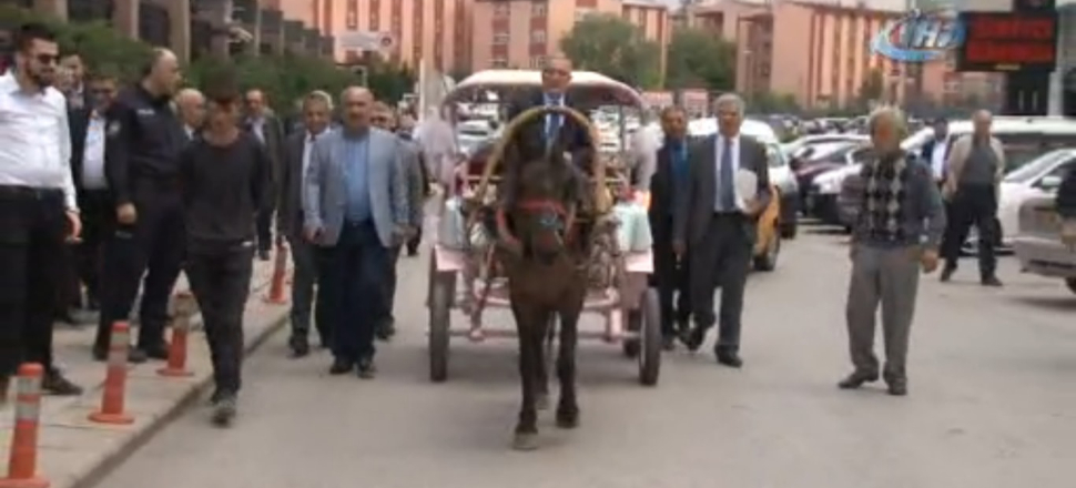 CHP'ye faytonla gelerek milletvekili olmak istedi!