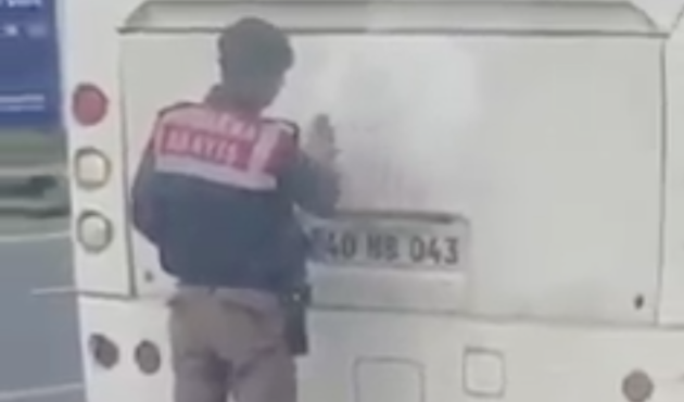 Sosyal medya bu askerin hareketini konuşuyor!