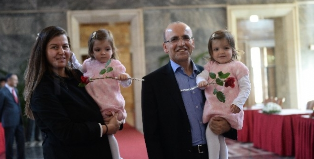 Twitter bir anda buz kesti! Eşinden Mehmet Şimşek'e sitem...