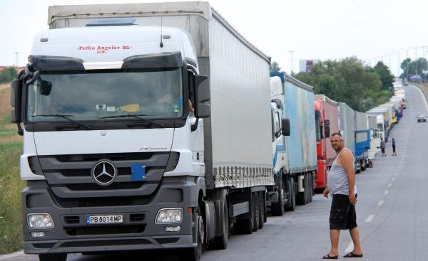 Kapıkule'de 22 kilometrelik TIR kuyruğu