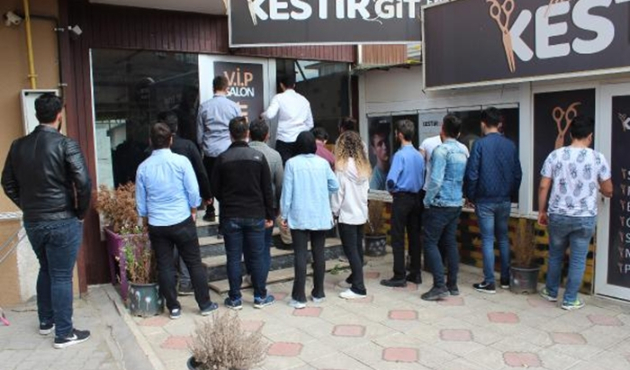 Berber 70 üniversite öğrencisini dolandırdı...