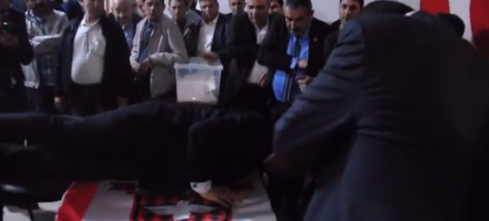 Efsane kulüp başkanını yazı-tura atarak seçti!