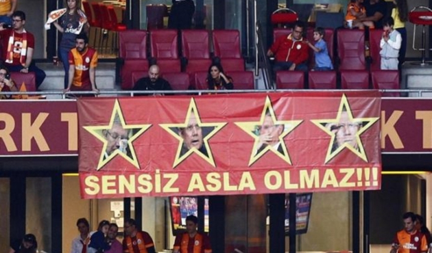 Galatasaray tribünlerinde Aziz Yıldırım pankartı!