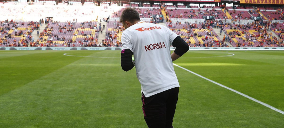 Galatasaraylı futbolculardan annelerine jest!