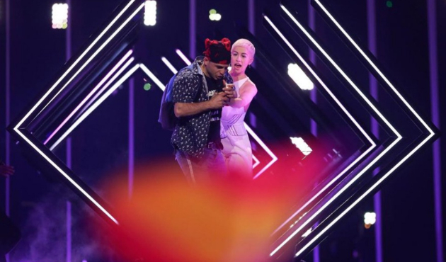 Eurovision’da büyük skandal! Birden podyuma çıkıp
