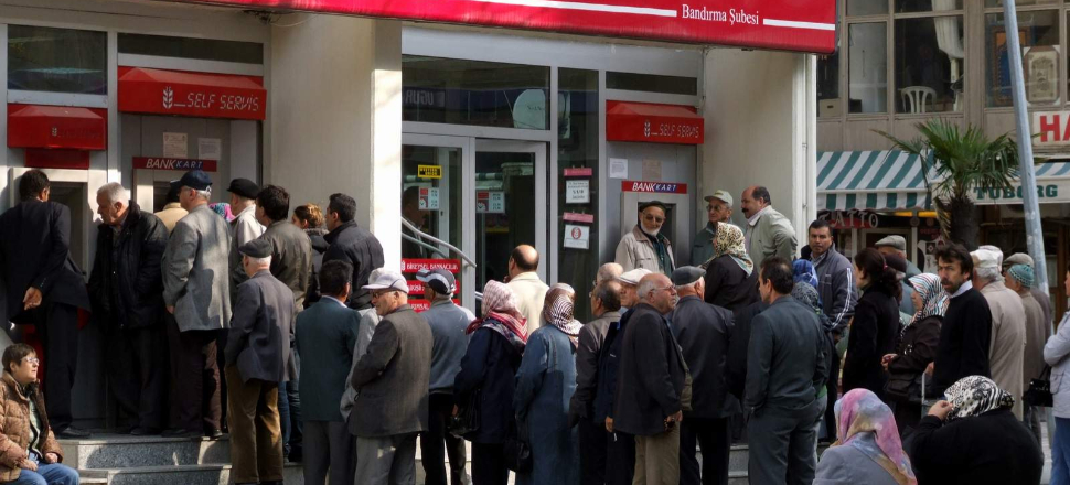 Emeklilere bin liralık bayram ikramiyesi haziran ayının ilk haftasında ödenecek