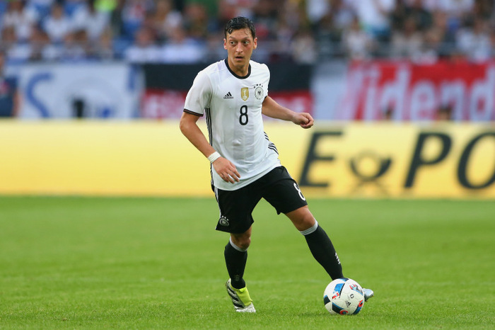 Alman politikacının Mesut mesajı ülkeyi karıştırdı