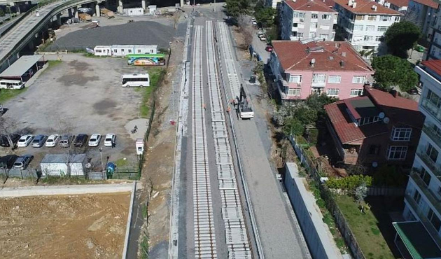Banliyö hattında test treni raylarda