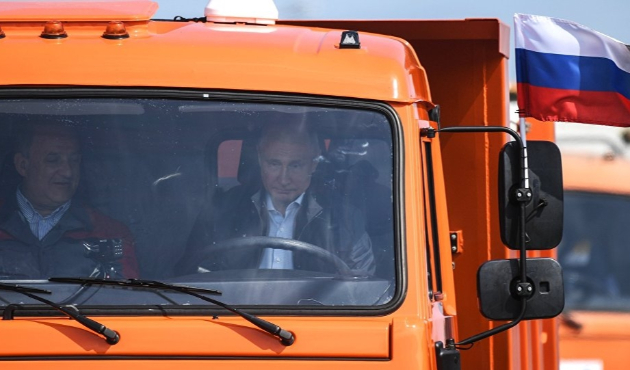 Rus Lider Putin, Kırım Köprüsü'nü açtı!