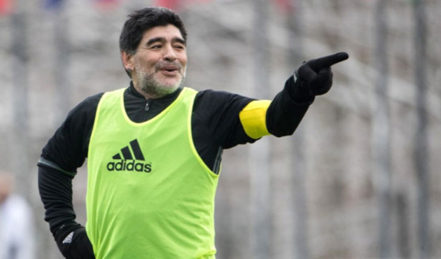 Efsane Maradona hem başkan oldu hem de hoca!