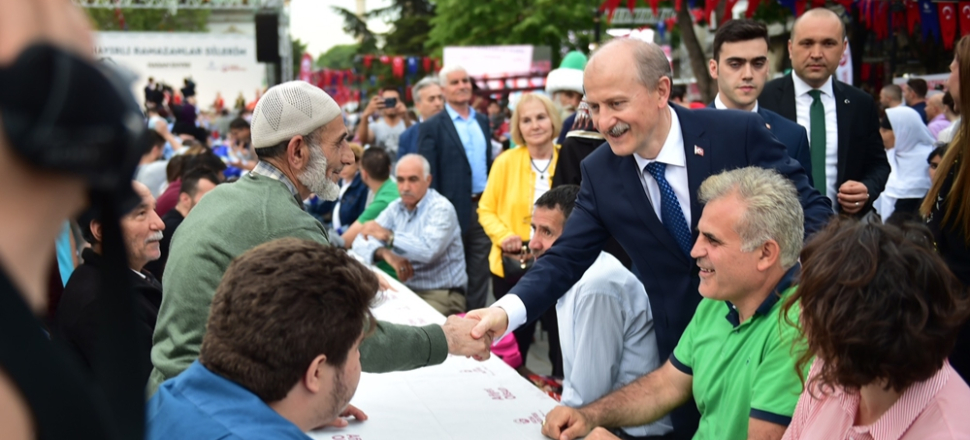Sultanahmet'te 30 bin kişi oruçlarını açtı...