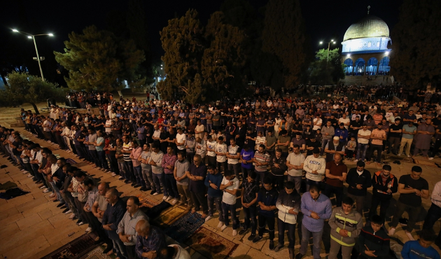 Mescid-i Aksa’da ilk teravih namazı kılındı...