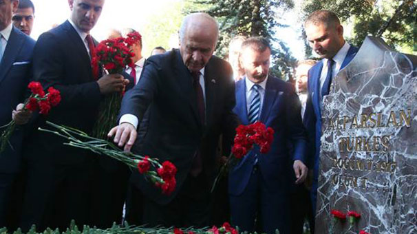 Bahçeli'den FETÖ çıkışı: İhraç sebebidir!
