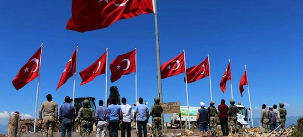 9 şehit verilen tepeye, 9 Türk bayrağı!