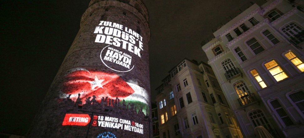 Kudüs mitinginin afişi Galata Kulesi'ne yansıtıldı