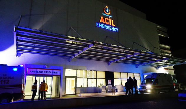 Eşini 17 yerinden bıçakladı! Linç ediliyordu!