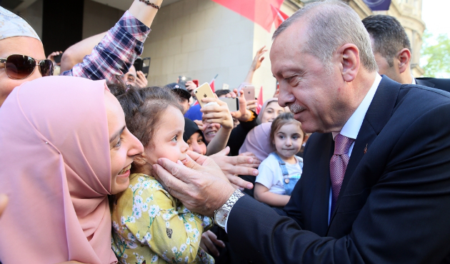 Cumhurbaşkanı Erdoğan’a Londra’da sevgi seli...