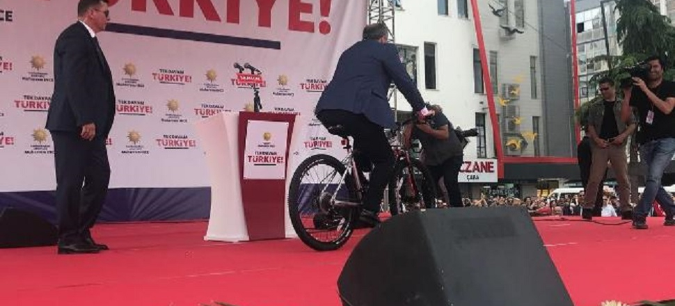 Muharrem İnce'ye 'makam aracı' hediye edildi!