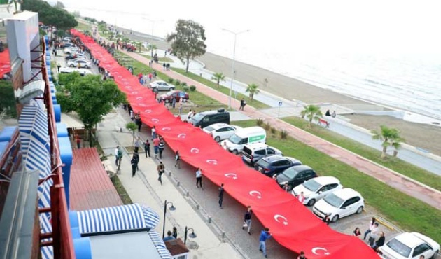 Samsun'da 1919 metrelik bayrakla yürüdüler!