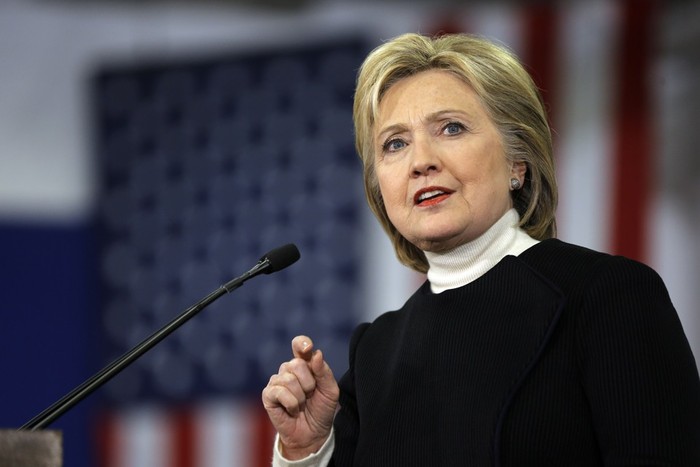 FBI Clinton'a fena yüklendi... ''Aşırı dikkatsiz ama...''