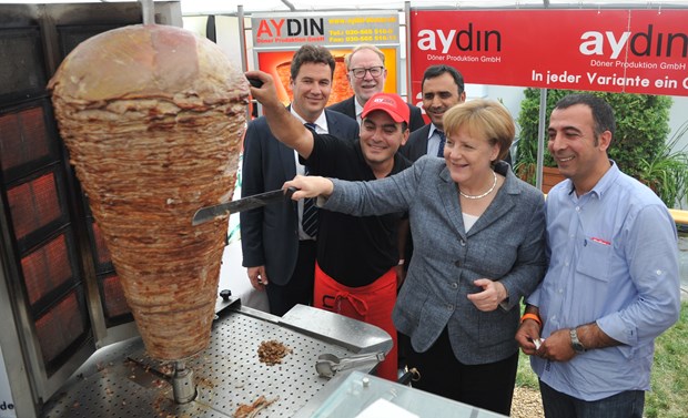 Almanya Başbakanı Merkel, döner kesti