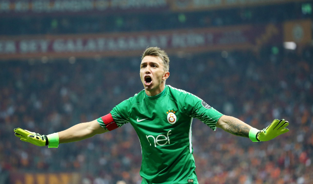 Taffarel ve  Mondragon'un rekorlarını kırdı!