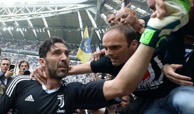 Buffon hem ağladı hem ağlattı!