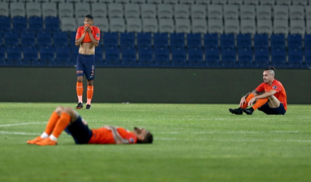 Başakşehirli futbolcular yıkıldı...