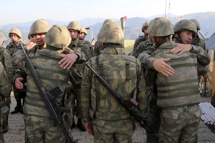 'Toprağı yatak, taşı yastık, gökyüzünü yorgan yapıp terörist kovalayanlar…' Mete Yarar yazdı…