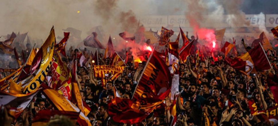 Fatih Terim balkona çıktı, Galatasaraylılar coştu!