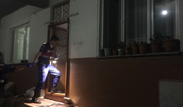 Babasını, eşini ve 2 çocuğunu öldürdü!