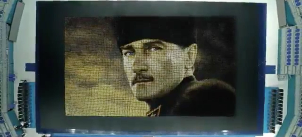 60 bin karton bardaktan oluşturulan mükemmel Atatürk portresi...