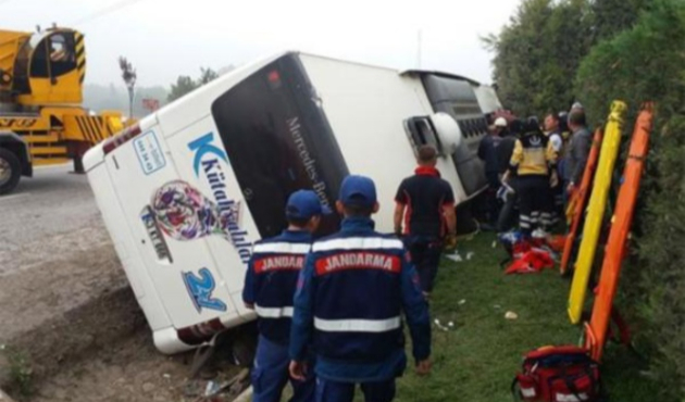 Kütahya'da yolcu otobüsü devrildi!