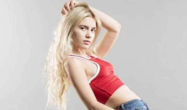 Aleyna Tilki Yalnız Çiçek dinle!