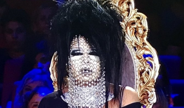 Bülent Ersoy yayına Swarovski taşlı peçeyle çıktı!