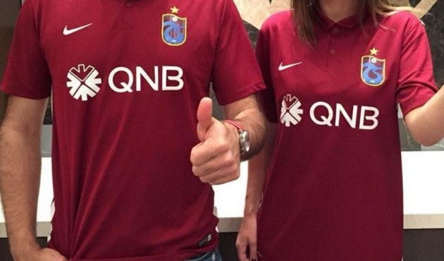 Yıldız futbolcu Trabzonspor formasını giydi!