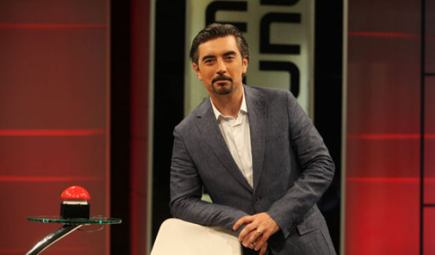 Ünlü sunucu tek celsede boşandı!