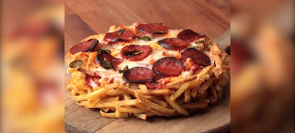 Patates kızartmasından muhteşem bir pizza yapımı!