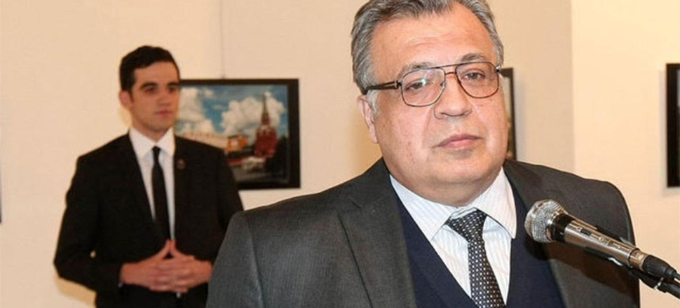 Karlov suikastında Rus konsomatris detayı!