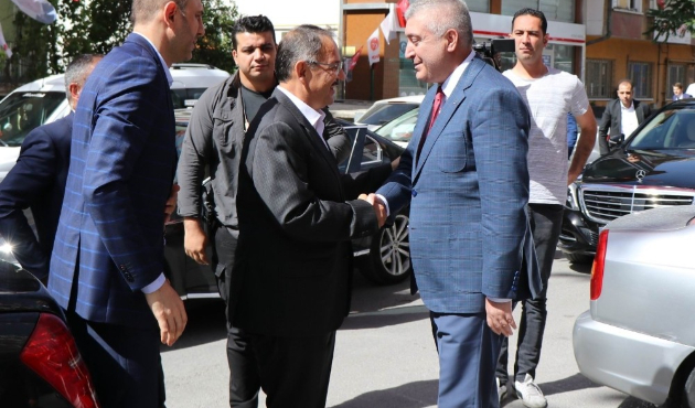 "Barış, demokrasi diyorlar ama ellerinde silah var!"