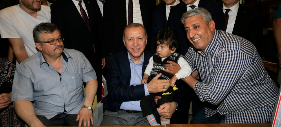 Balıkesir’de binlerce kişiyle iftar yaptı!
