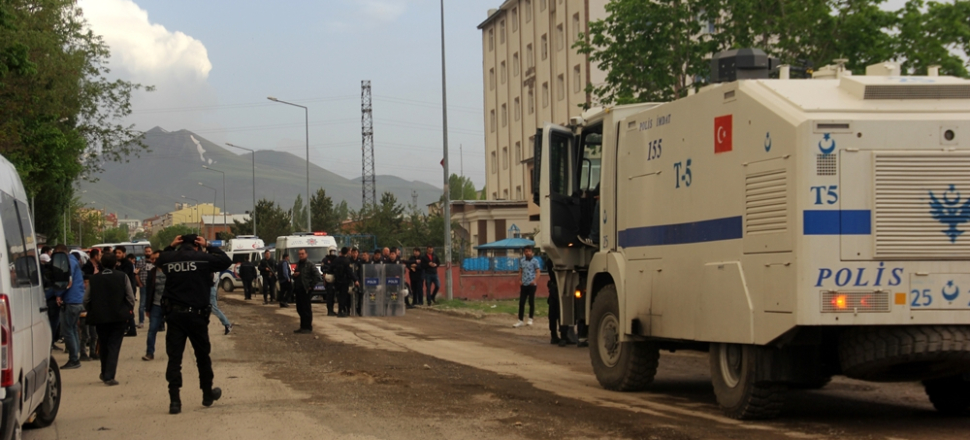 Erzurum'da meydan muharebesi gibi kavga!