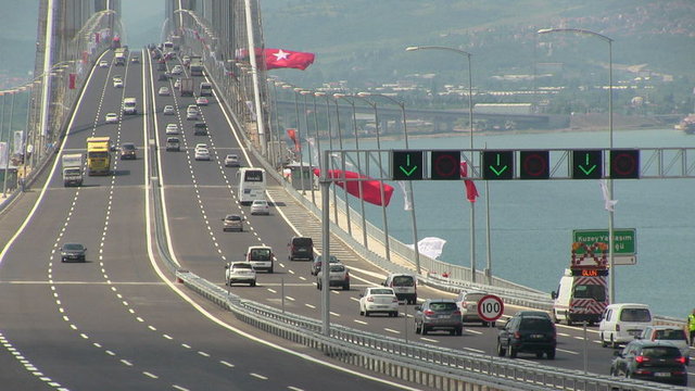 Osmangazi Köprüsü'ne büyük ilgi: 5 günde 400 bin 523 araç!