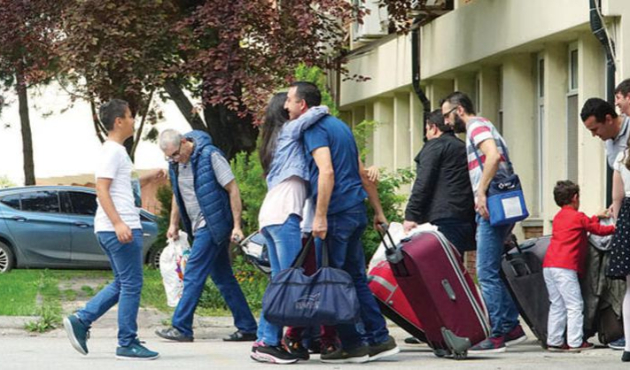 Üç hafta boyunca gönüllü hapis hayatı yaşadılar!