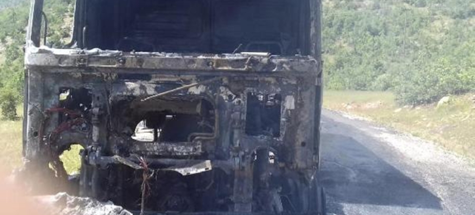 Teröristler kamyonu yakıp sürücüyü kaçırdı!