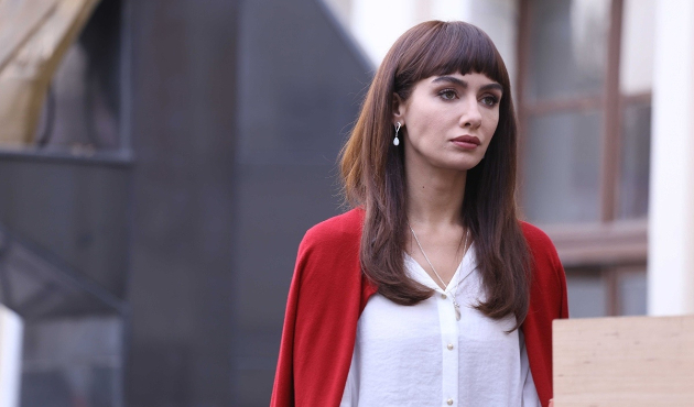 Birce Akalay'ın yeni saçı sosyal medyayı salladı!