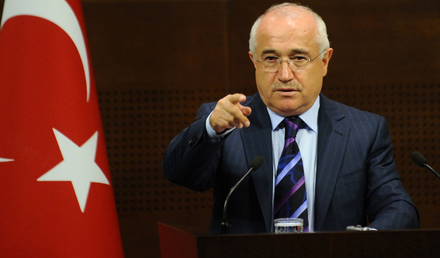 Cemil Çiçek adıyla hesap açıp FETÖ'yü övdü!