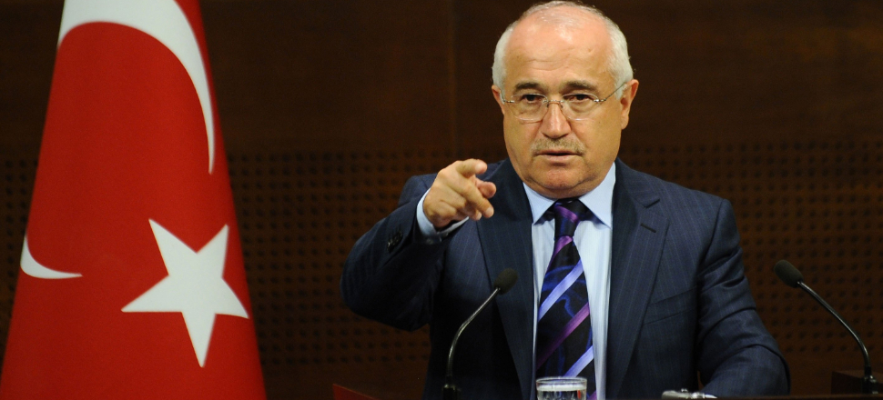 Cemil Çiçek adıyla hesap açıp FETÖ'yü övdü!