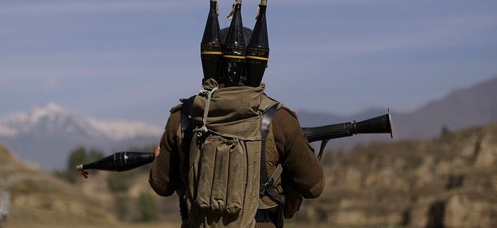 PKK kaymakamın makam odasını roketle vurdu!